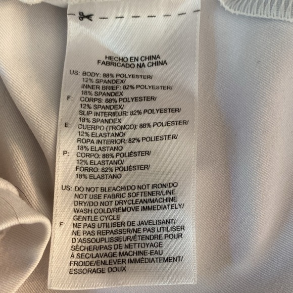 Reebok White Skort with Black Diamond Pattern - Picture 6 of 6